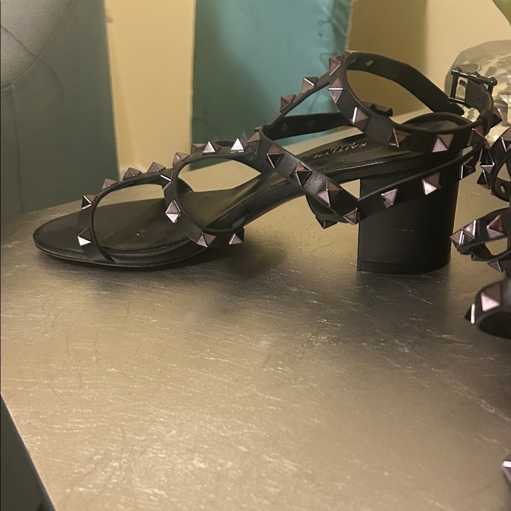 Kaitlyn Pan (Valentino look alike) black studded heels - Picture 5 of 5